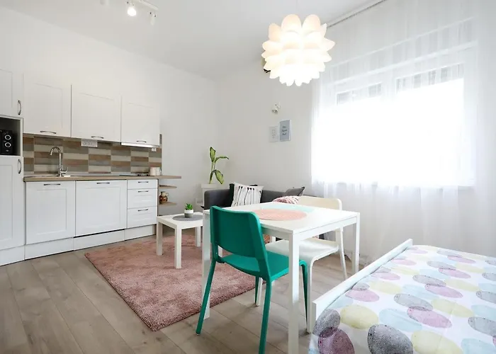 Old Town Stylish Andi * Ζαντάρ