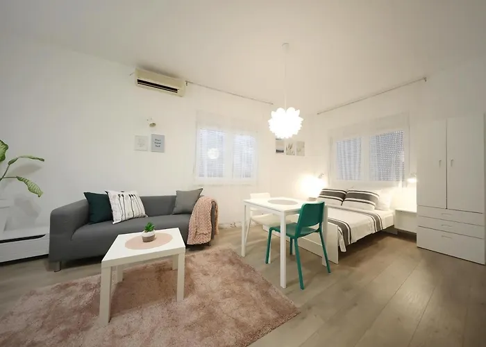 Old Town Stylish Andi * Ζαντάρ