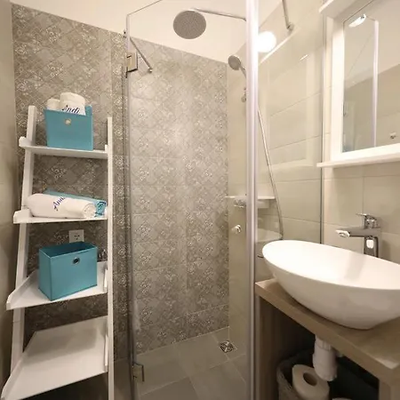 Old Town Stylish Andi Apartamento *